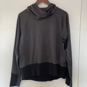 𝅺Oakley Pullover Gray and Black Hoodie Size Large